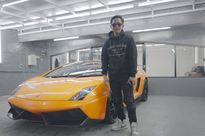 Doni Salmanan dan Lamborghini Gallardo langka miliknya.