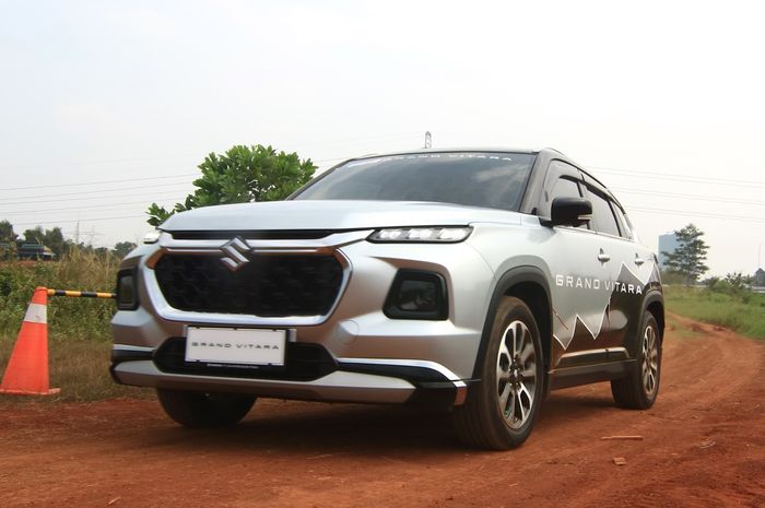 Per Maret 2025, harga Suzuki Grand Vitara dijual mulai dari Rp 364,9 juta hingga Rp 402,35 juta OTR Jakarta.