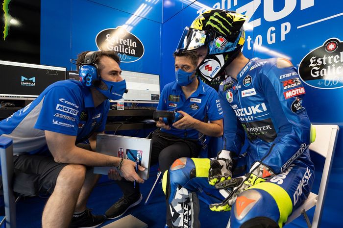Komunikasi yang akurat dan cepat menjadi salah satu kunci sukses tim Suzuki Ecstar di MotoGP