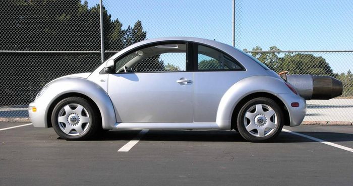 VW Kodok pasang 2 mesin sekaligus, satu di depan dan mesin Jet di belakang