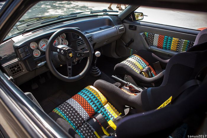 Tampilan kabin Fox-Body 1988 Ford Mustang milik Matt Farah
