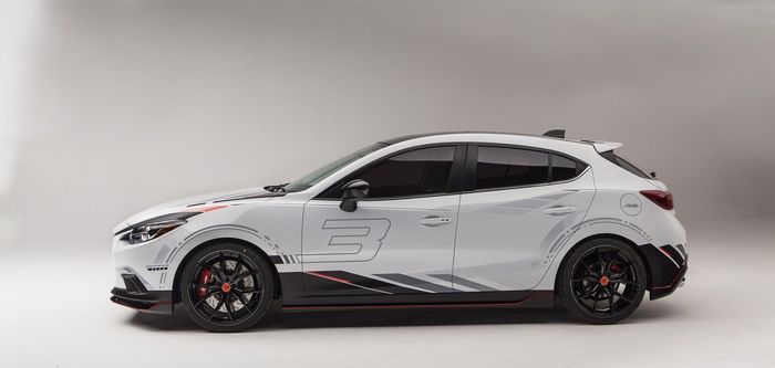 Mazda3 Clubsport dengan  full body kit