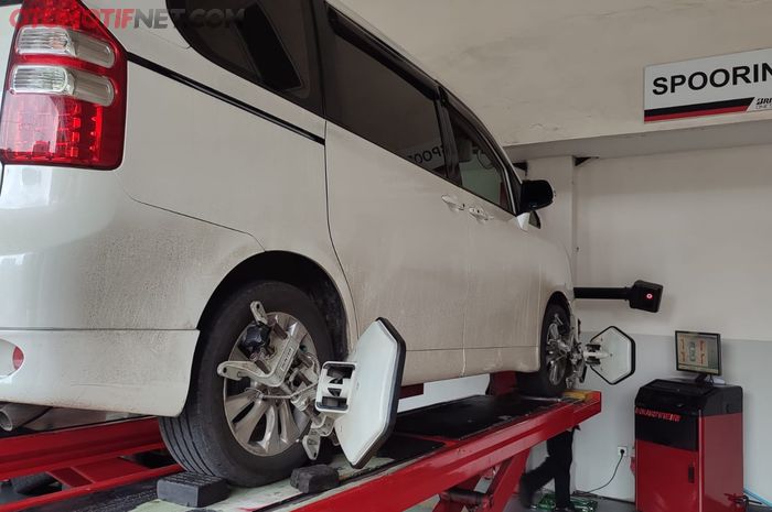 Pentingnya Spooring dan Balancing ban mobil secara rutin