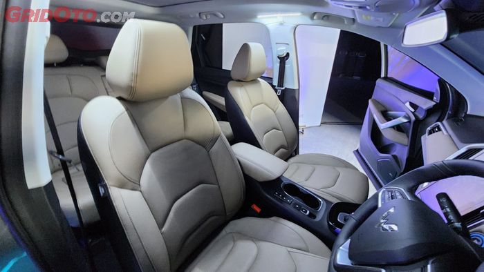 Interior Wuling Almaz Hybrid 