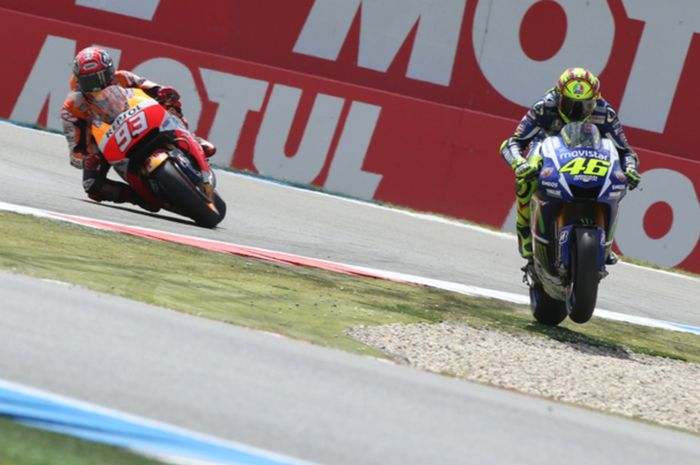 Valentino Rossi dan Marc Marquez di MotoGP Belanda 2015