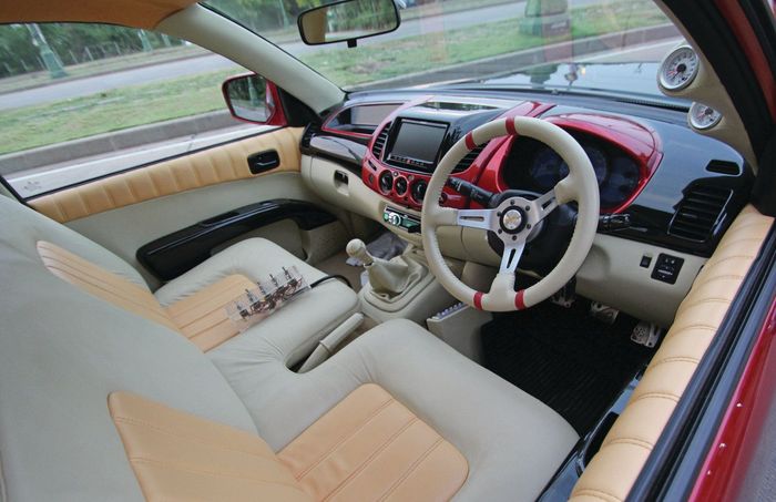 Tampilan dalam kabin modifikasi Mitsubishi Triton