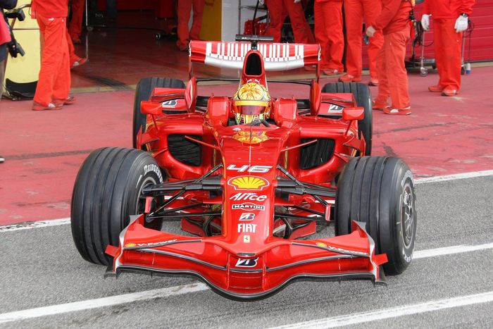 Juara dunia MotoGP Valentino Rossi saat tes mobil F1 Ferrari di sirkuit Mugello, Italia pada 2008