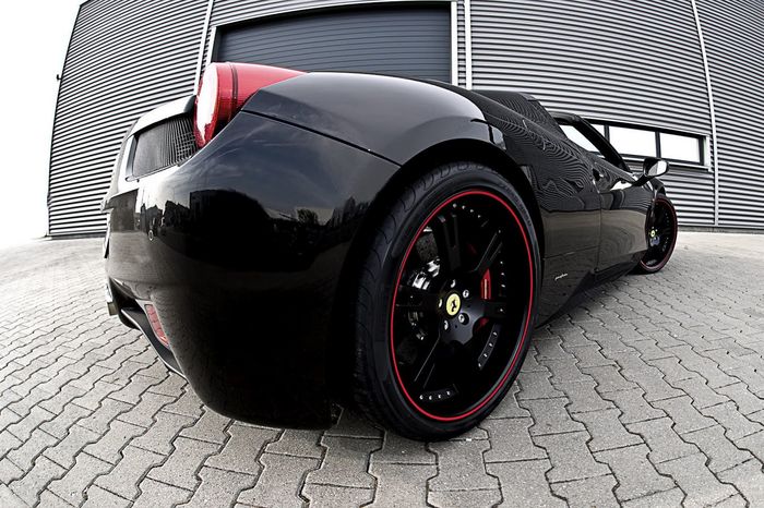 Ferrari 458 Italia Spider dengan aura Black Widow