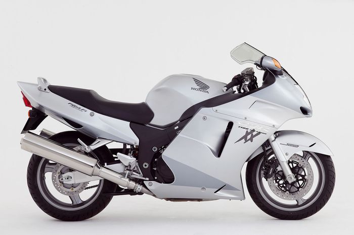 Honda CBR1100XX juga hadir dalam warna titanium