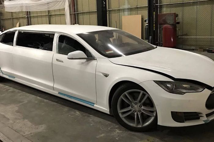 Tesla Model S jadi limousine