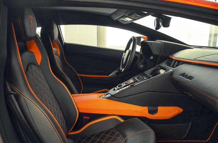 Tampilan kabin Lamborghini Aventador kreasi Skyler Grey