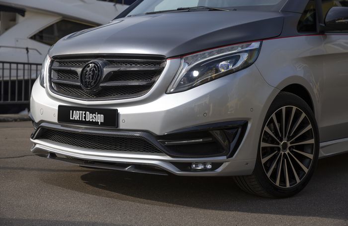 Modifikasi Mercedes-Benz V-Class dipasangi pelek model multi-spoke