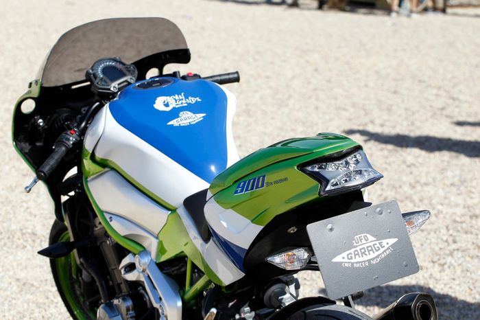 Buntutnya kurang kotak nih