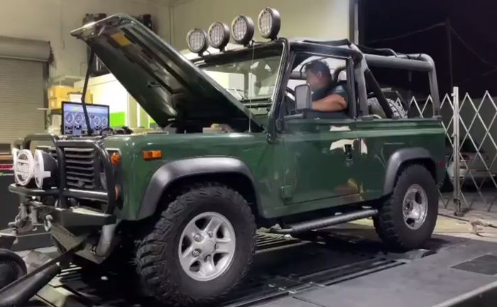 Restomod Land Rover Defender engine swap pakai mesin Toyota Supra Mk4