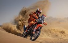 Momen Lucu saat Danilo Petrucci Persilahkan Bocah Arab Saudi Geber Motor Miliknya di Reli Dakar 2022