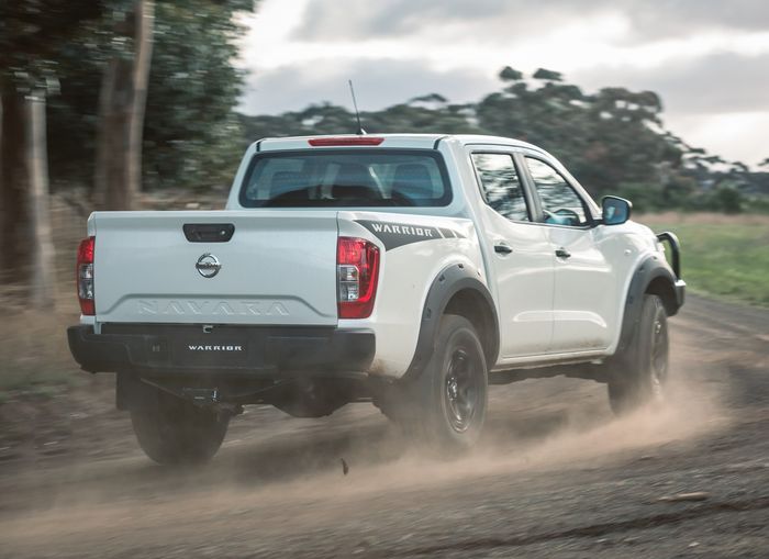 Tampilan belakang modifikasi Nissan Navara SL Warrior