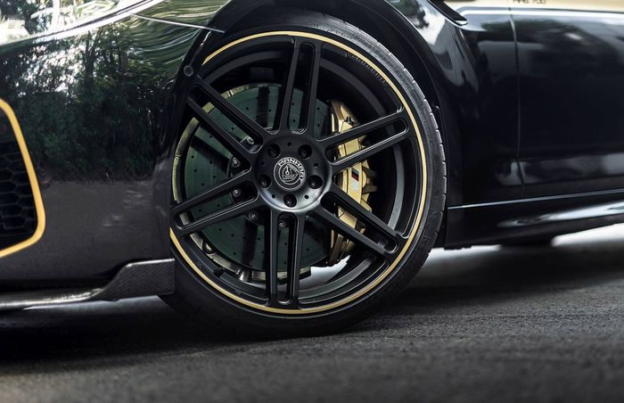 Pelek BMW M5 hasil modifikasi Manhart