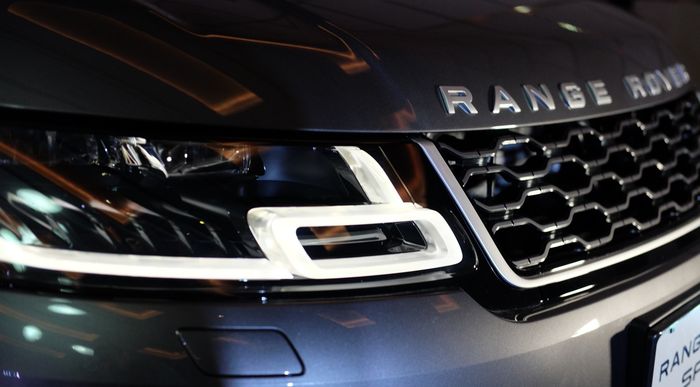 Matrix LED Headlights with Signature DRL pada Range Rover dan Range Rover Sport Terbaru