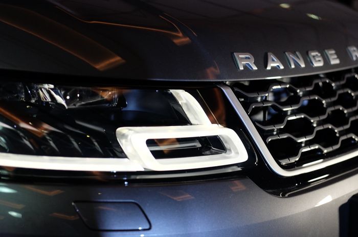 Matrix LED Headlights with Signature DRL pada Range Rover dan Range Rover Sport Terbaru