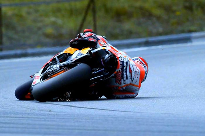 Marc Marquez hampir terjatuh di Brno 2014