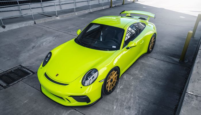 Seluruh bodi Porsche 911 GT3 dibungkus kelir Acid Green