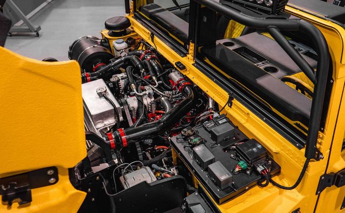 Hummer H1 didukung mesin V8 Duramax 6.600 cc turbo diesel bertenaga 800 dk
