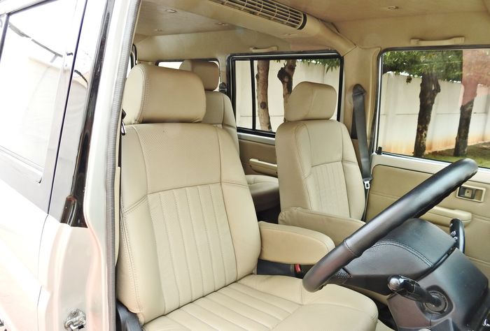Tampilan interior restorasi kembaran Toyota Kijang Kapsul