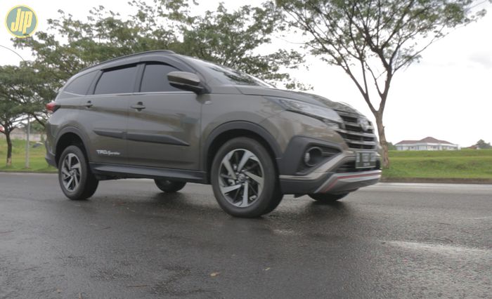 Toyota Rush punya ground clearance lebih tinggi