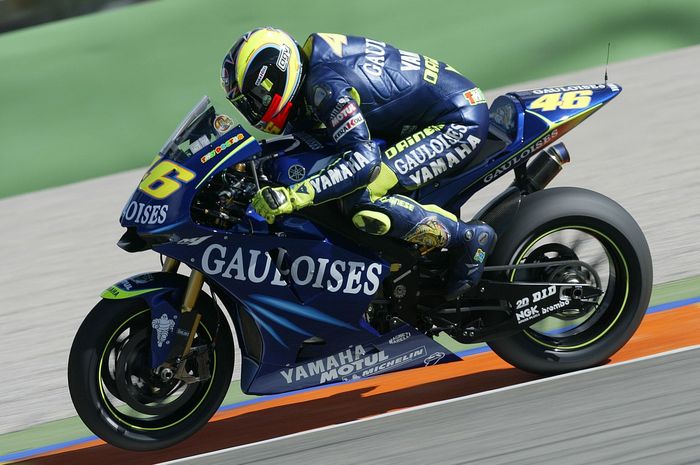 Valentino Rossi saat bersama Yamaha di 2004