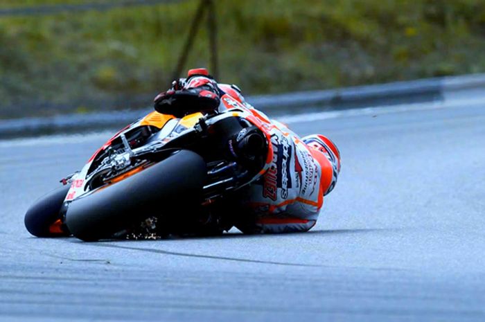 Marc Marquez hampir terjatuh di Brno 2014