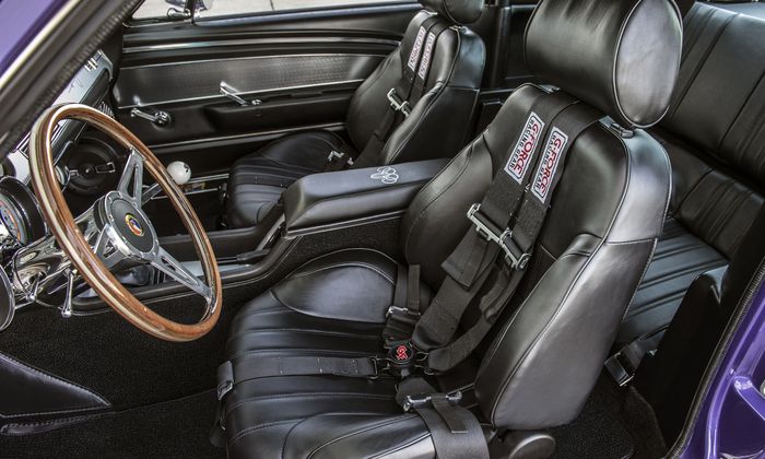 Tampilan kabin restomod Ford Mustang Shelby GT500CR