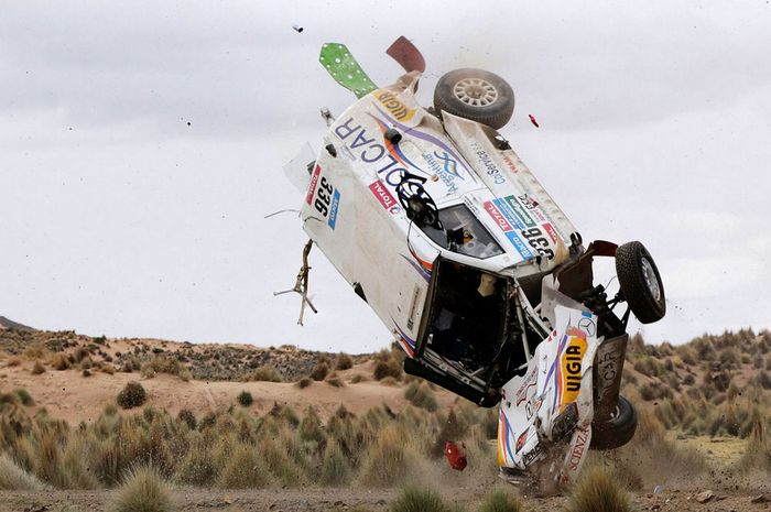 Ilustrasi ganasnya reli dakar, Kecelakaan Juan Manuel Silva dan Pablo Sisterna di Argentina, keduanya selamat