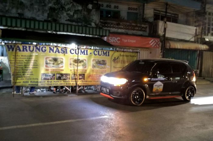 Di Surabaya Suzuki Ignis berkeliling sambil kulineran di malam hari 