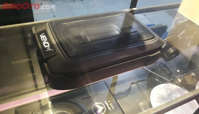 Subwoofer plug and play di Poison Store