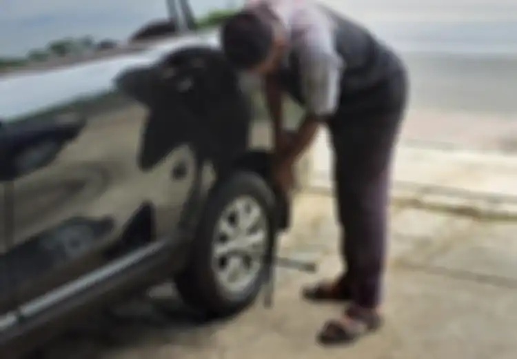 Ini Sebabnya Mengencangkan Mur Roda Mobil Bekas Harus Menyilang