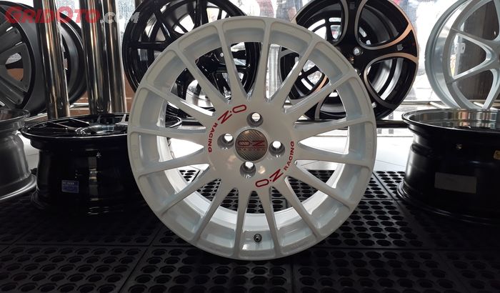 OZ Racing WRC ring 17x7 inci ET 40