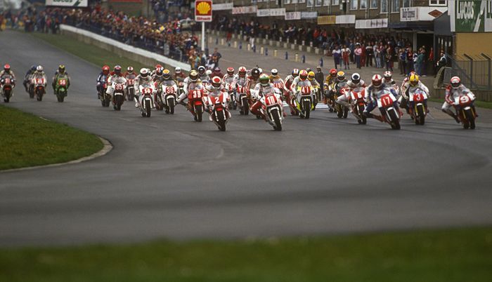 Balap Superbike atau WorldSBK pertama kali digelar di Sirkuit Donington Park, Inggris pada tahun 1988