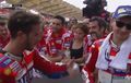 Video Canggung Jorge Lorenzo Memberi Selamat pada Andrea Dovizioso