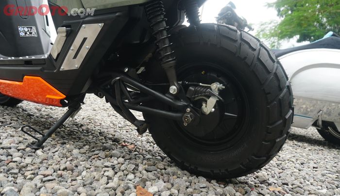 Swing arm di-custom pakai besi tubular, wheelbase memanjang 5 cm