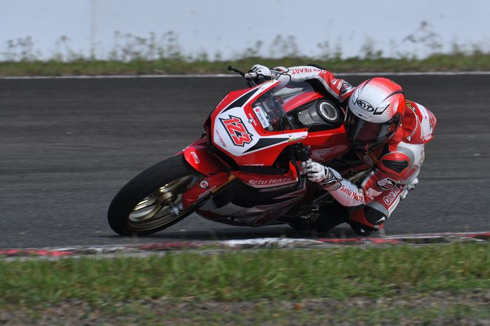 Awhin Sanjaya raih podium tertinggi di kelas AP250 ARRC Sentul