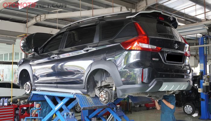 Servis berkala Suzuki Ertiga gen 2 di bengkel resmi.