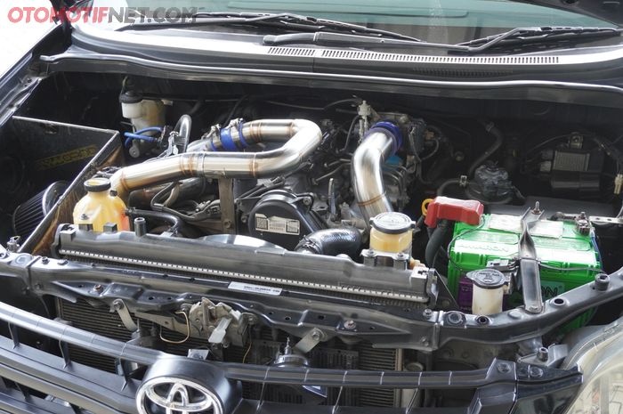 ILUSTRASI. Mesin Diesel Toyota Kijang Innova 2KD dengan Sentuhan Upgrade Performa
