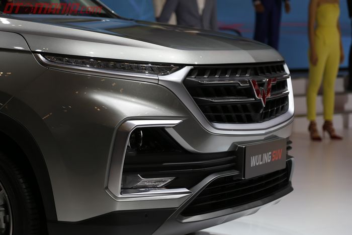 Fascia Wuling SUV terlihat futuristis