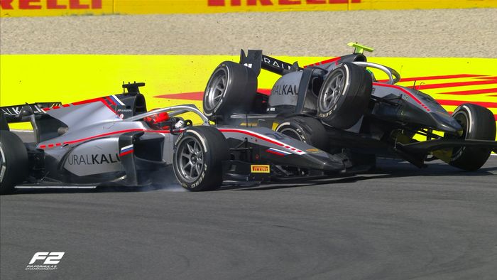 Race 2 F2 Tuscan 2020 diwarnai bentrokan satu tim Hitech, Nikita Mazepin (kiri) dan Luca Ghiotto