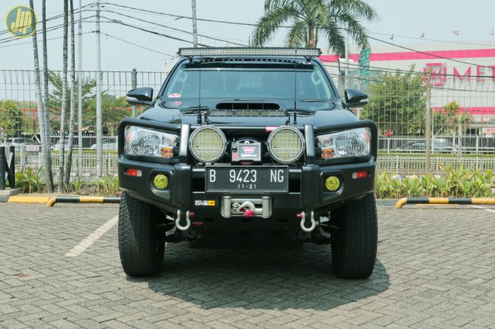 Toyota Hilux gaya rally look