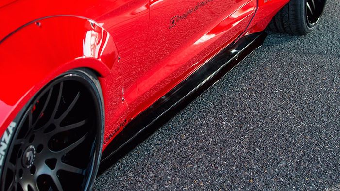 Side skirts  Ford Mustang garapan Liberty Walk