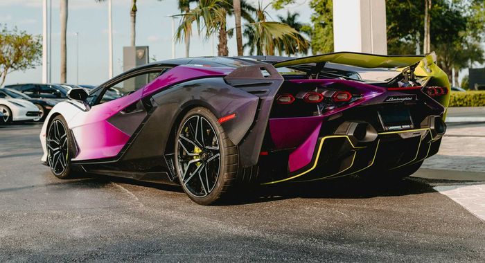 Tampilan belakang Lamborghini Sian yang eksotis