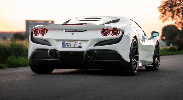 Tampilan samping Ferrari F8 Tributo hasil garapan Novitec