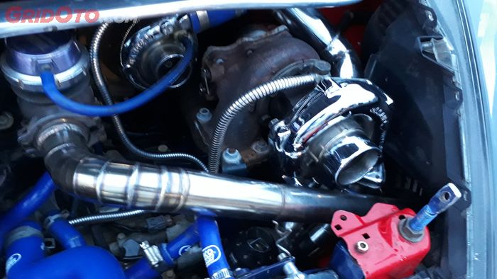 Twin turbo melekat pada mesin asli Honda Jazz berkapasitas 1.500 cc, tenaga naik jadi 200 dk