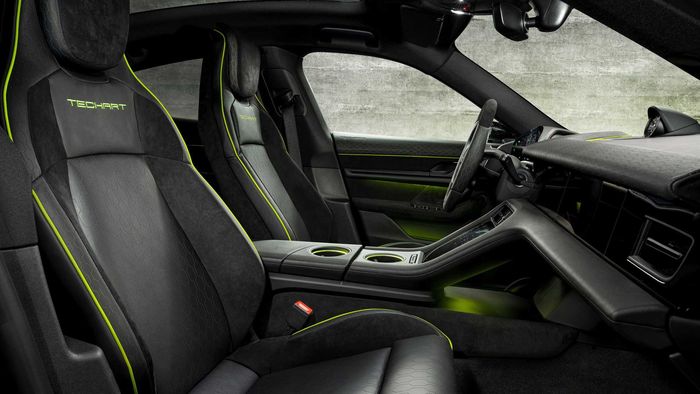 Kabin Porsche Taycan dibuat lebih atraktif oleh TecArt